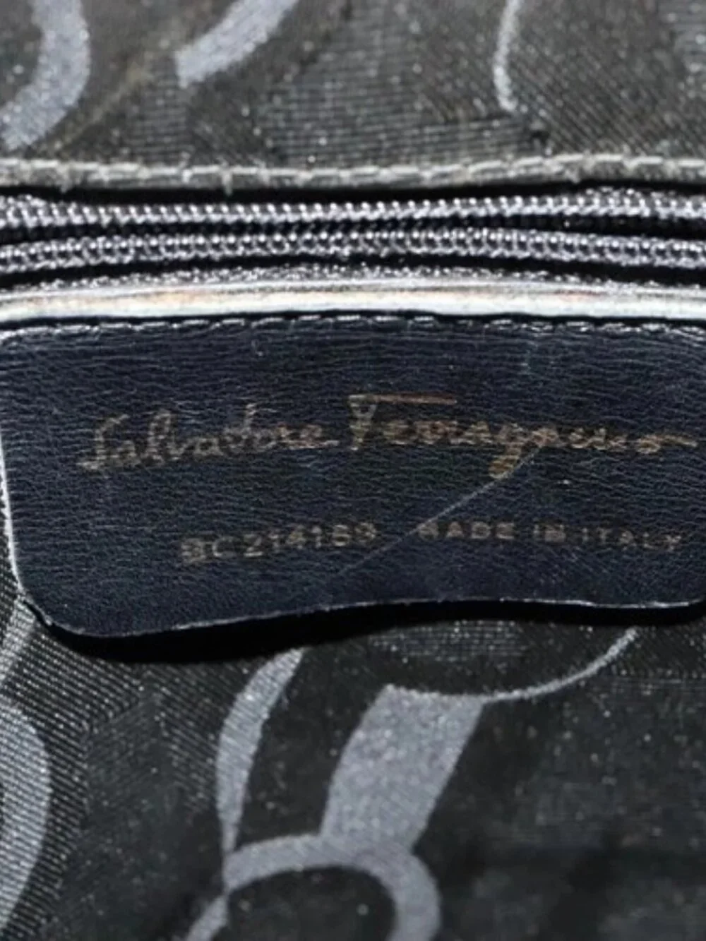 Salvatore Ferragamo Gancini Shoulder Bag Leather Beige Gold Auth EC442